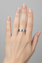 Load image into Gallery viewer, Fidget ring - Silver butterfly ring. Sizes 5, 6, 8, 9, 10, 11. FR138
