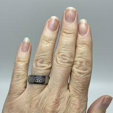 Load image into Gallery viewer, Fidget ring -  Silver ring with pattern fidget ring. FR202
