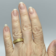 Load image into Gallery viewer, Fidget ring - Gold glitter spinner. Sizes 6, 7, 8, 9, 10, 11, 12. FR280
