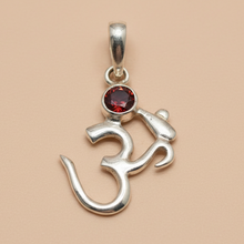 Load image into Gallery viewer, Garnet sterling silver pendant PN55
