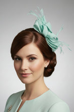 Load image into Gallery viewer, Stunning Green Fascinator. FS034
