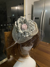 Load image into Gallery viewer, Stunning Grey Fascinator FS121
