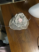 Load image into Gallery viewer, Stunning Grey Fascinator FS121
