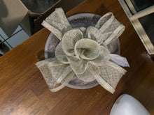 Load image into Gallery viewer, Stunning Grey Fascinator FS130
