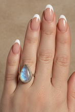 Load image into Gallery viewer, Moonstone sterling silver ring size 6  (AC96)

