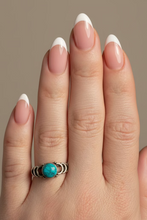 Load image into Gallery viewer, Turquoise Sterling silver ring size 7   (AC298)
