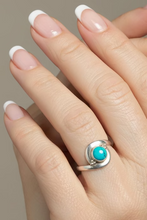 Load image into Gallery viewer, Turquoise Sterling silver ring size 6    (DC261)
