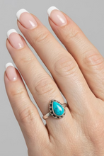 Load image into Gallery viewer, Turquoise Sterling silver ring size 7   (DR12b)
