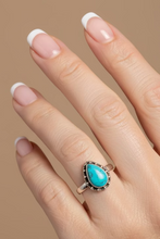 Load image into Gallery viewer, Turquoise Sterling silver ring size 8   (DR12a)
