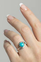 Load image into Gallery viewer, Turquoise Sterling silver ring size 6   (DC227)
