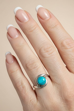 Load image into Gallery viewer, Turquoise Sterling silver ring size 7    (DC266)
