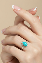 Load image into Gallery viewer, Turquoise Sterling silver ring 7     (DC296)
