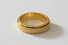 Load image into Gallery viewer, Fidget ring - Gold glitter spinner. Sizes 6, 7, 8, 9, 10, 11, 12. FR280
