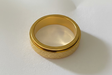 Load image into Gallery viewer, Fidget ring - Gold glitter spinner. Sizes 6, 7, 8, 9, 10, 11, 12. FR280
