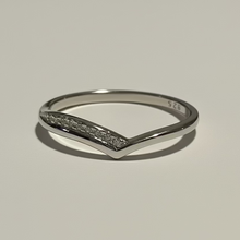 Load image into Gallery viewer, Sterling silver CZ V ring.  Sizes 4, 5, 6, 7, 8, 9, 10. SD02
