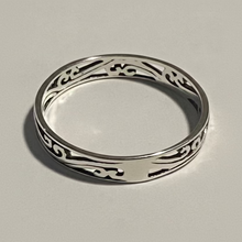 Load image into Gallery viewer, Sterling silver Filagree band ring.  Sizes 3, 5, 6, 7, 9, 11, 12, 13. SD10

