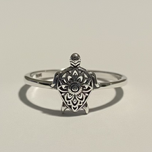 Load image into Gallery viewer, Sterling silver Turtle ring.  Sizes 5, 6, 8, 9, 10. SD11
