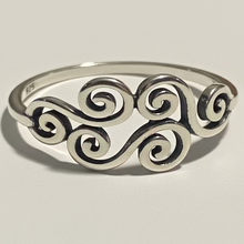 Load image into Gallery viewer, Sterling silver Swirl ring.  Sizes 4, 5, 6, 7, 9, 10. SD15
