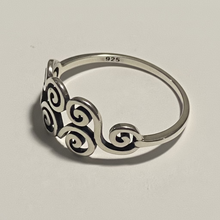 Load image into Gallery viewer, Sterling silver Swirl ring.  Sizes 4, 5, 6, 7, 9, 10. SD15
