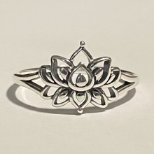 Load image into Gallery viewer, Sterling silver Lotus ring.  Sizes 5, 7, 10. SD18
