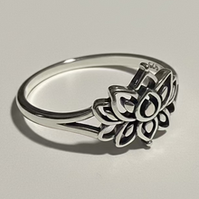 Load image into Gallery viewer, Sterling silver Lotus ring.  Sizes 5, 7, 10. SD18
