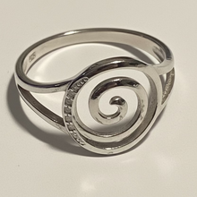 Load image into Gallery viewer, Sterling silver CZ Swirl ring.  Sizes 5, 6, 7, 8, 9. SD29
