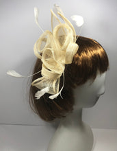 Load image into Gallery viewer, Stunning Cream Fascinator      (FS132)
