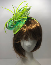 Load image into Gallery viewer, Stunning Green Fascinator        (FS136)
