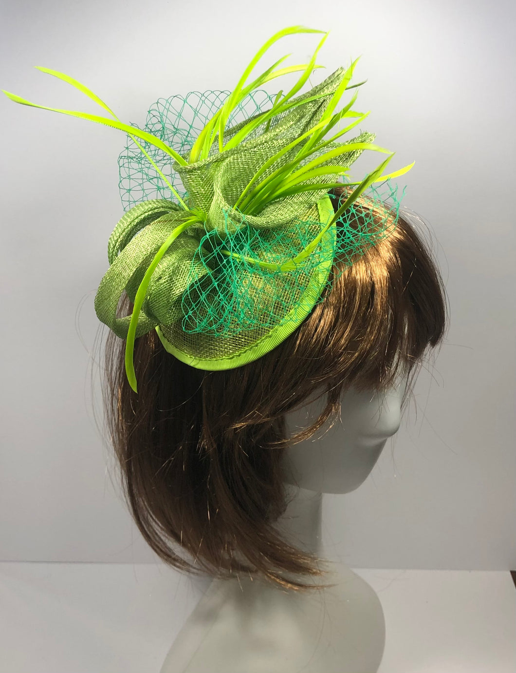 Stunning Green Fascinator        (FS136)