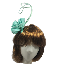 Load image into Gallery viewer, Stunning Green Fascinator    (FS057)
