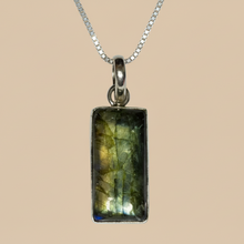 Load image into Gallery viewer, Labradorite sterling silver pendant PN04
