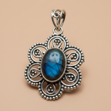 Load image into Gallery viewer, Labradorite sterling silver pendant PN46
