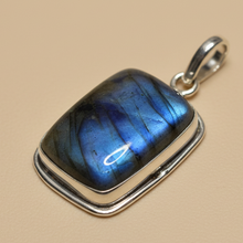 Load image into Gallery viewer, Labradorite sterling silver pendant PN74
