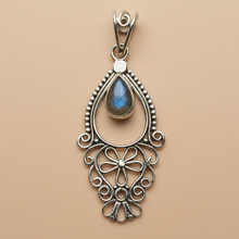 Load image into Gallery viewer, Labradorite sterling silver pendant PN81
