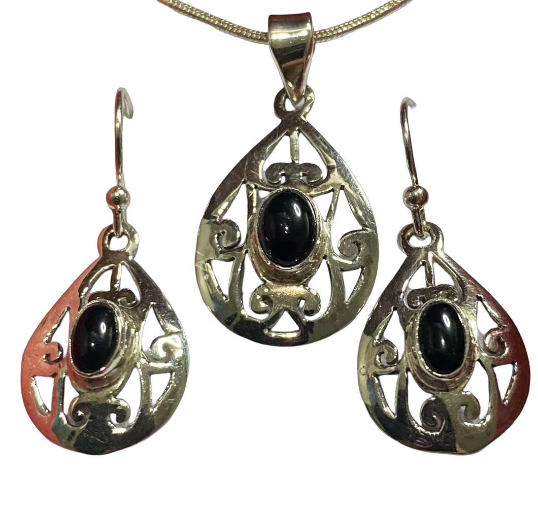 Black Onyx sterling silver pendant and earrings set (SET 43)