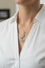 Load image into Gallery viewer, Moonstone sterling silver pendant PN33
