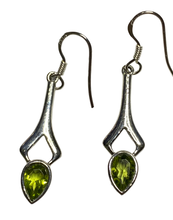 Load image into Gallery viewer, Peridot sterling silver earrings ER108
