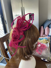 Load image into Gallery viewer, Stunning Pink Fascinator FS149
