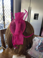 Load image into Gallery viewer, Stunning Pink Fascinator FS151
