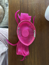 Load image into Gallery viewer, Stunning Pink Fascinator FS151
