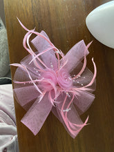 Load image into Gallery viewer, Stunning Pink Fascinator FS152
