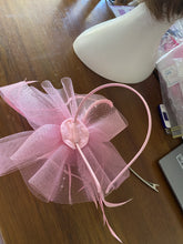 Load image into Gallery viewer, Stunning Pink Fascinator FS152

