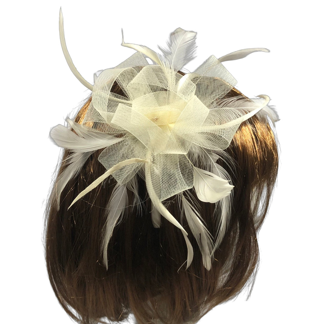 Stunning Cream Fascinator         (FS051)