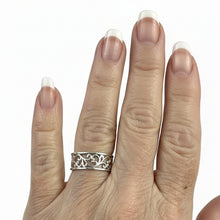 Load image into Gallery viewer, Sterling Silver Swirl band ring available in sizes    7  (SS32a)
