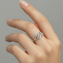 Load image into Gallery viewer, Sterling silver Swirl ring.  Sizes 4, 5, 6, 7, 9, 10. SD15
