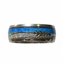 Load image into Gallery viewer, A silver-toned band ring featuring a textured blue inlay and a raised silver arrow pattern, shown against a plain white background.
