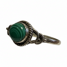 Load image into Gallery viewer, Sterling Silver malachite ring. Size 14.  ER43d
