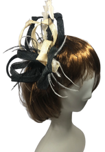 Load image into Gallery viewer, Stunning Cream &amp; Black Fascinator     (FS130)
