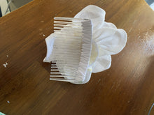 Load image into Gallery viewer, Stunning White Fascinator FS205
