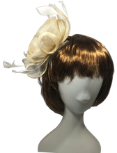 Load image into Gallery viewer, Stunning Cream Fascinator      (FS132)
